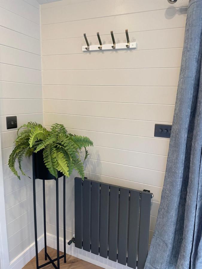 Dee Lodge With Private Hot Tub Llangollen Exterior foto